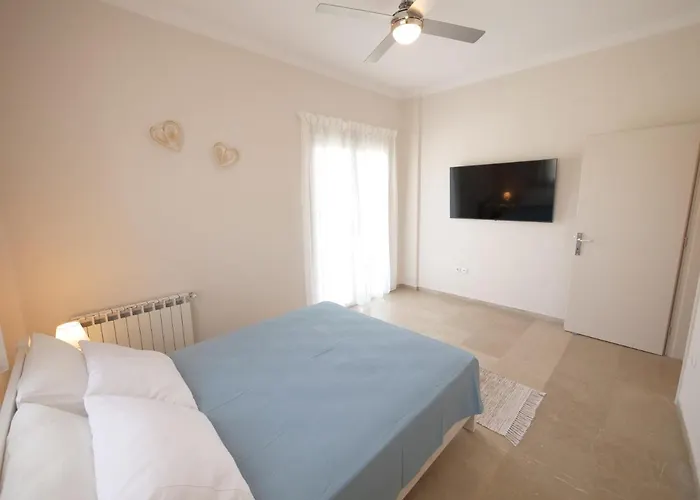Cozy Corner Schinias Beach House